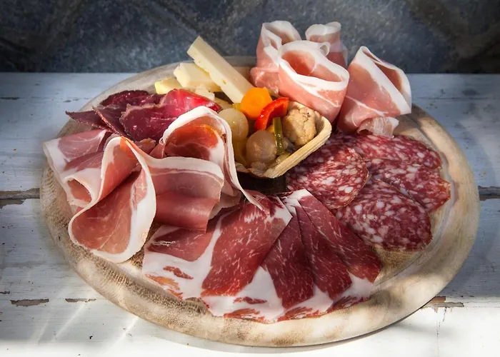 Funivia מלון לאבנו-מומבלו